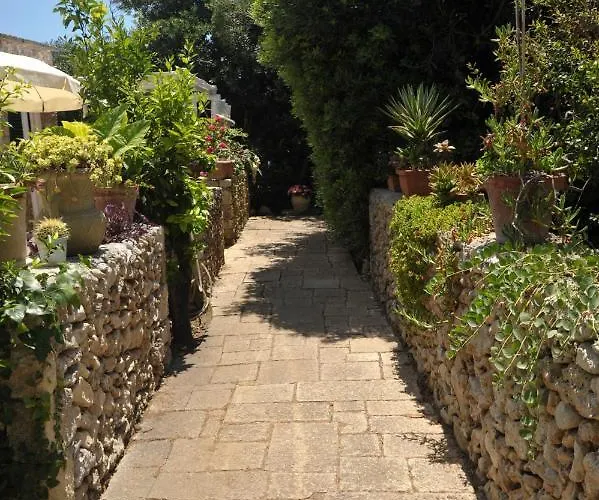 Grotta Monaca מלון דירות 3*